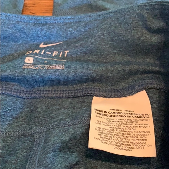 Nike Dri fit capris - Picture 3 of 4